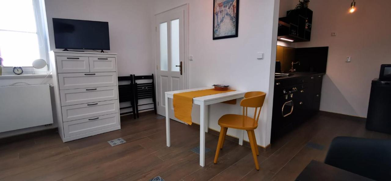 Apartman Augustin Jicin Bagian luar foto