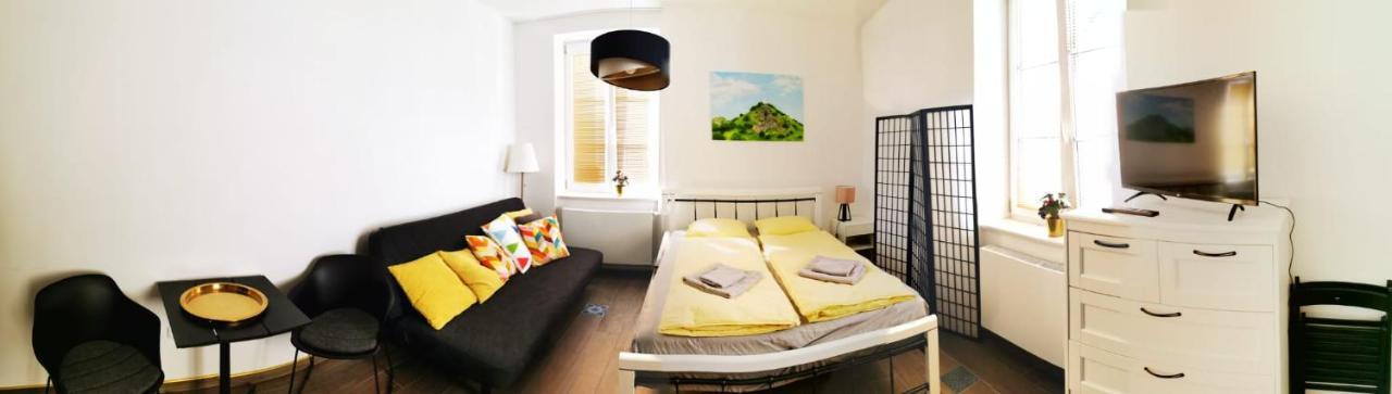 Apartman Augustin Jicin Bagian luar foto
